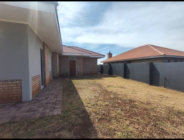 3 BEDROOM TOWNHOUSE RENTED IN ARCON PARK